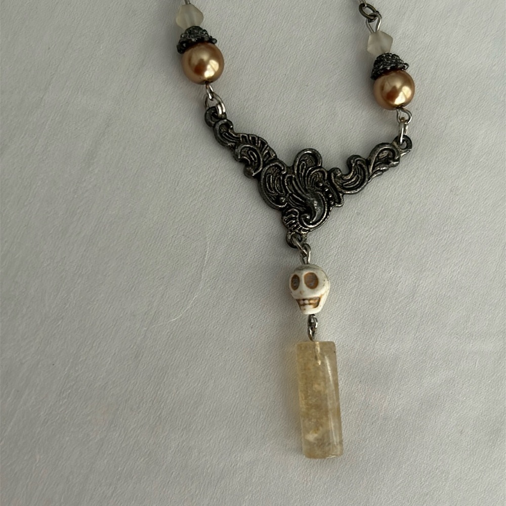 Silvertone Skull pendant necklace with crystal